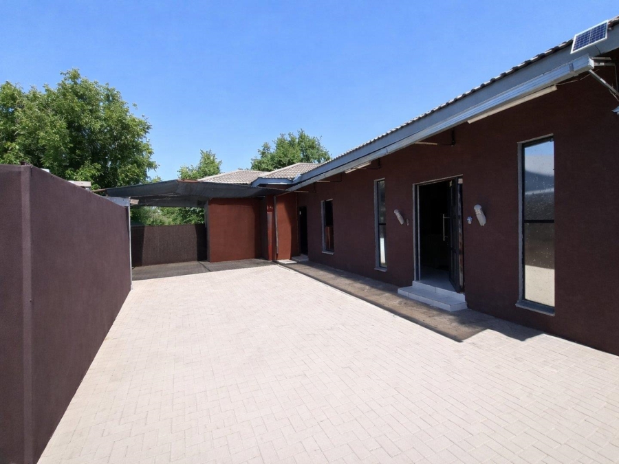 7 Bedroom Property for Sale in Ladybrand Free State